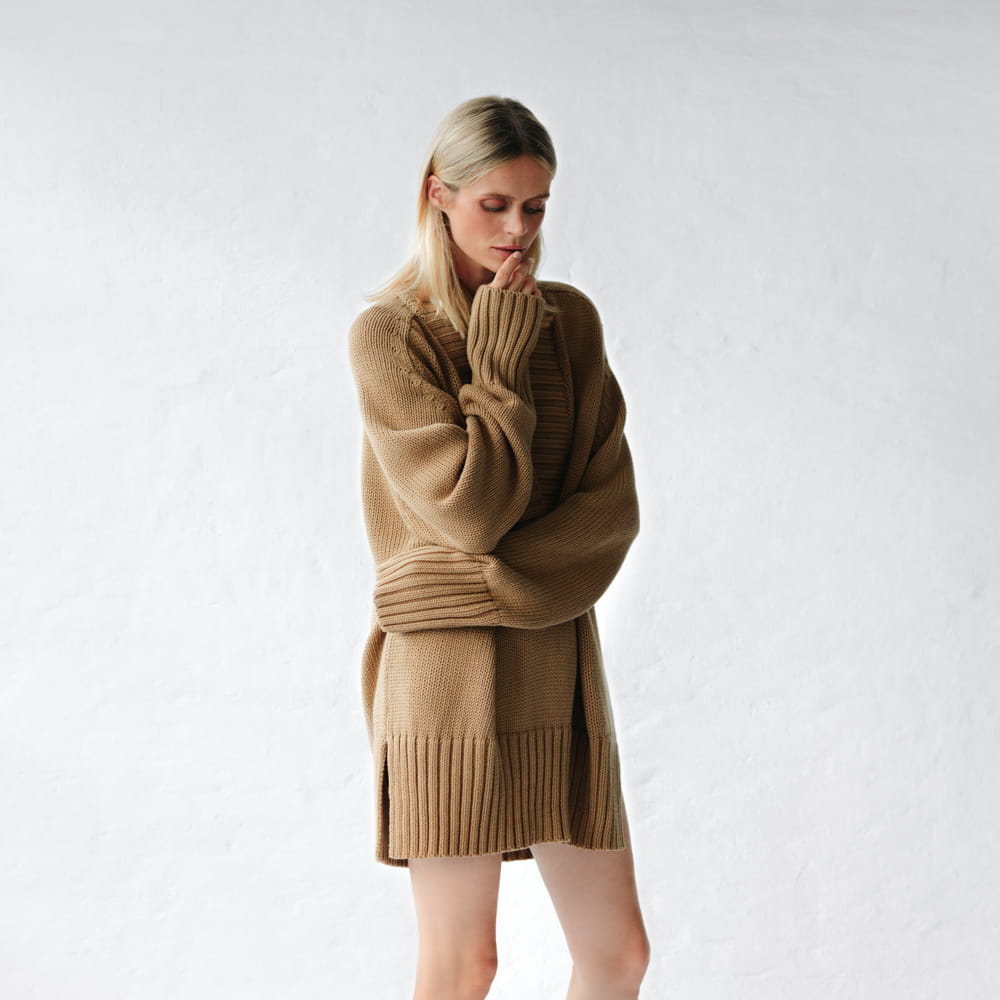 Cotton V-neck long jumper