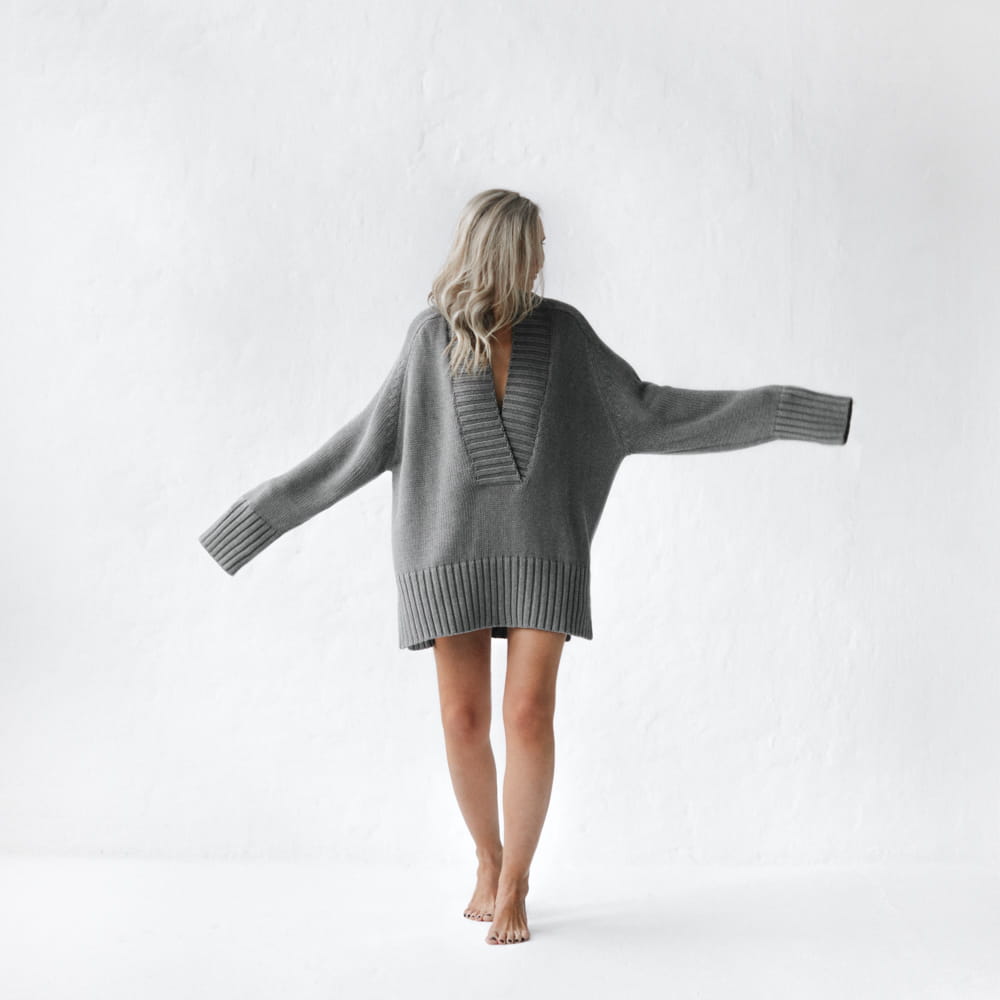 Cotton V-neck long jumper