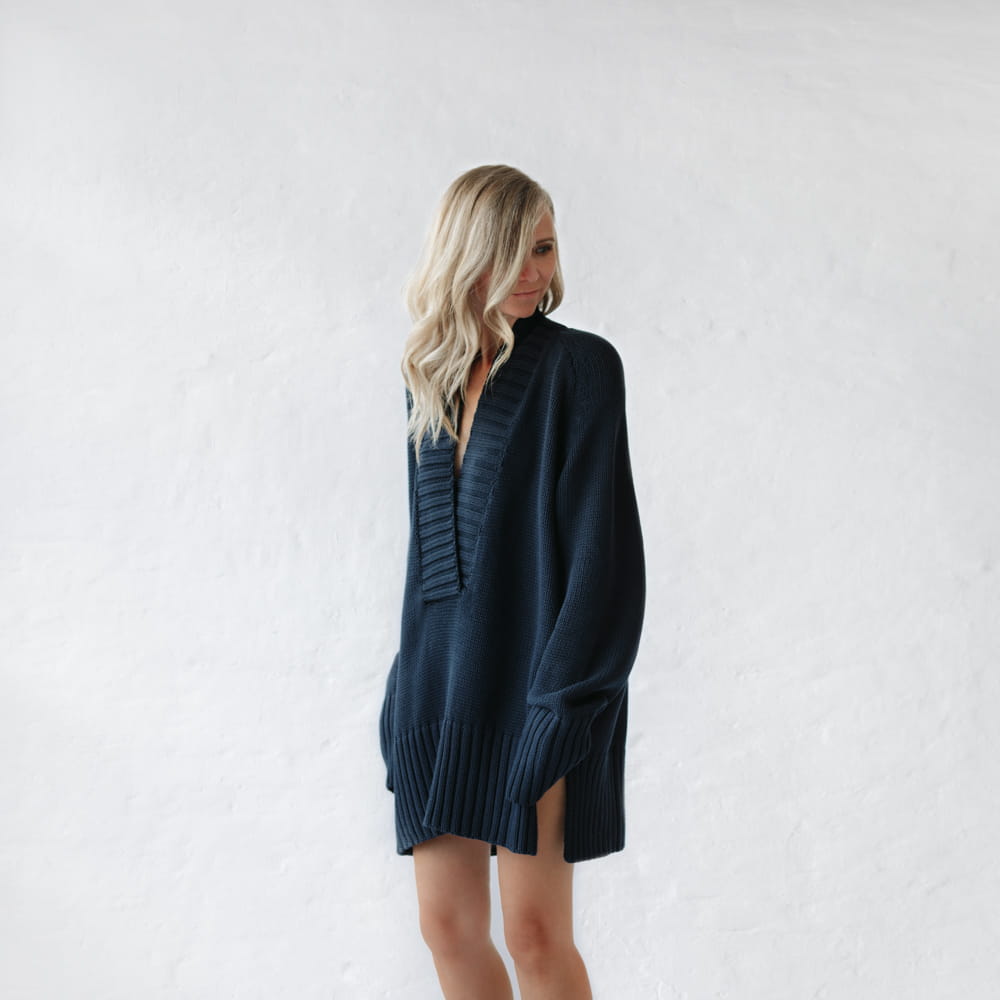 Cotton V-neck long jumper